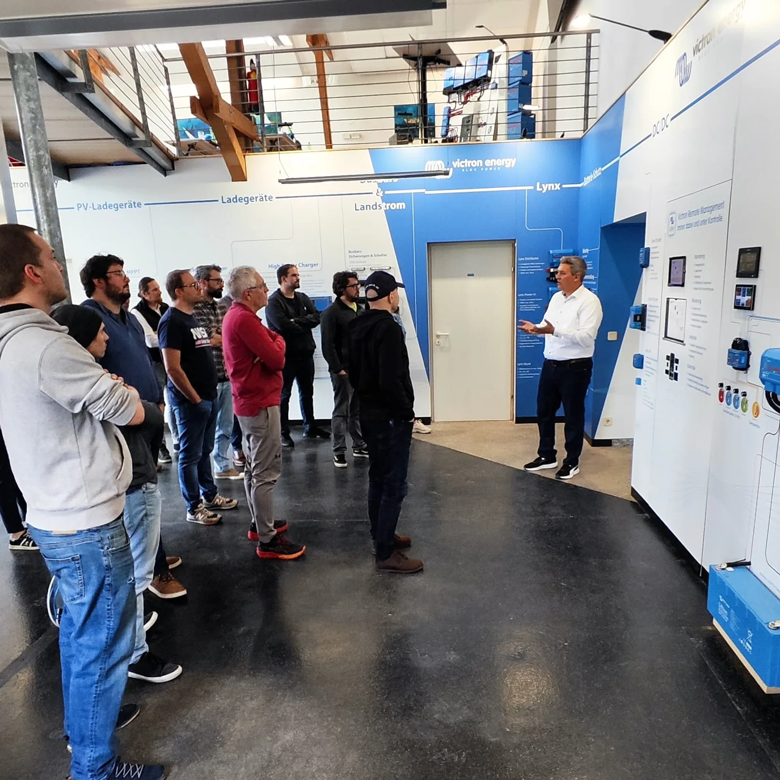 Victron-Schulung im Showroom von offgridshop.eu
