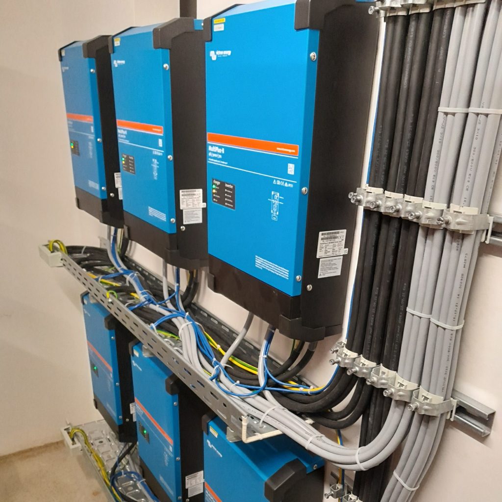 Victron Pylontech ESS Offgridshop Sailectron Gewerbe Industrie Energiespeicher Photovoltaik Blackout autark MultiPlus-II