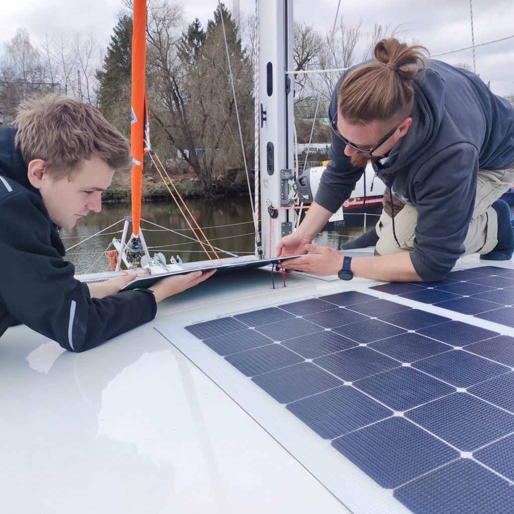 Offgridshop Victron Energy Excess 11 Katamaran Catamaran