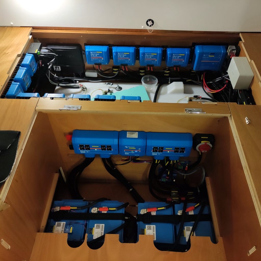 Offgridshop Victron Energy Excess 11 Katamaran Catamaran