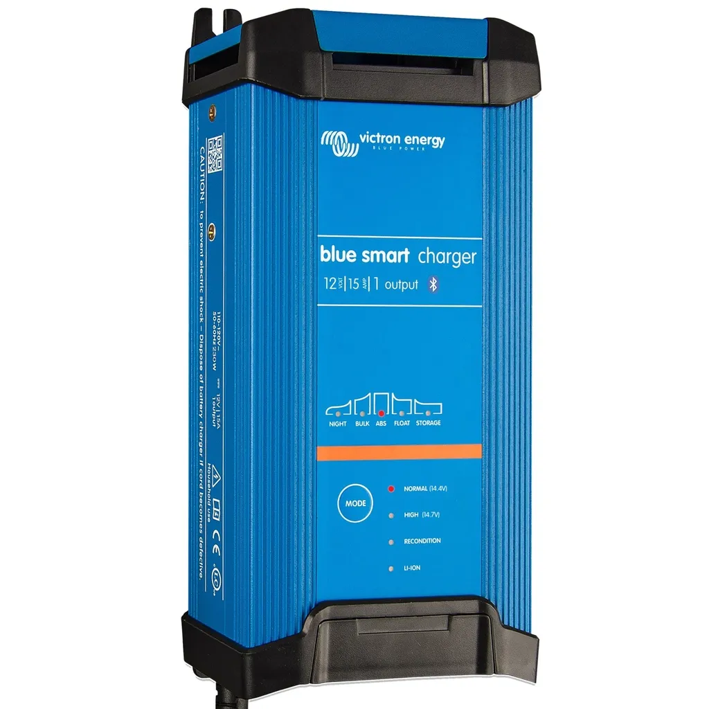 Blue Smart IP22 Charger 12/15(1) 230V UK