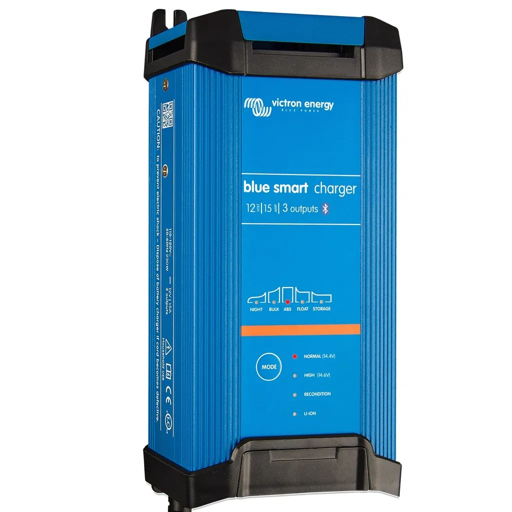 Blue Smart IP22 Charger 12/15(3) 230V CEE 7/7