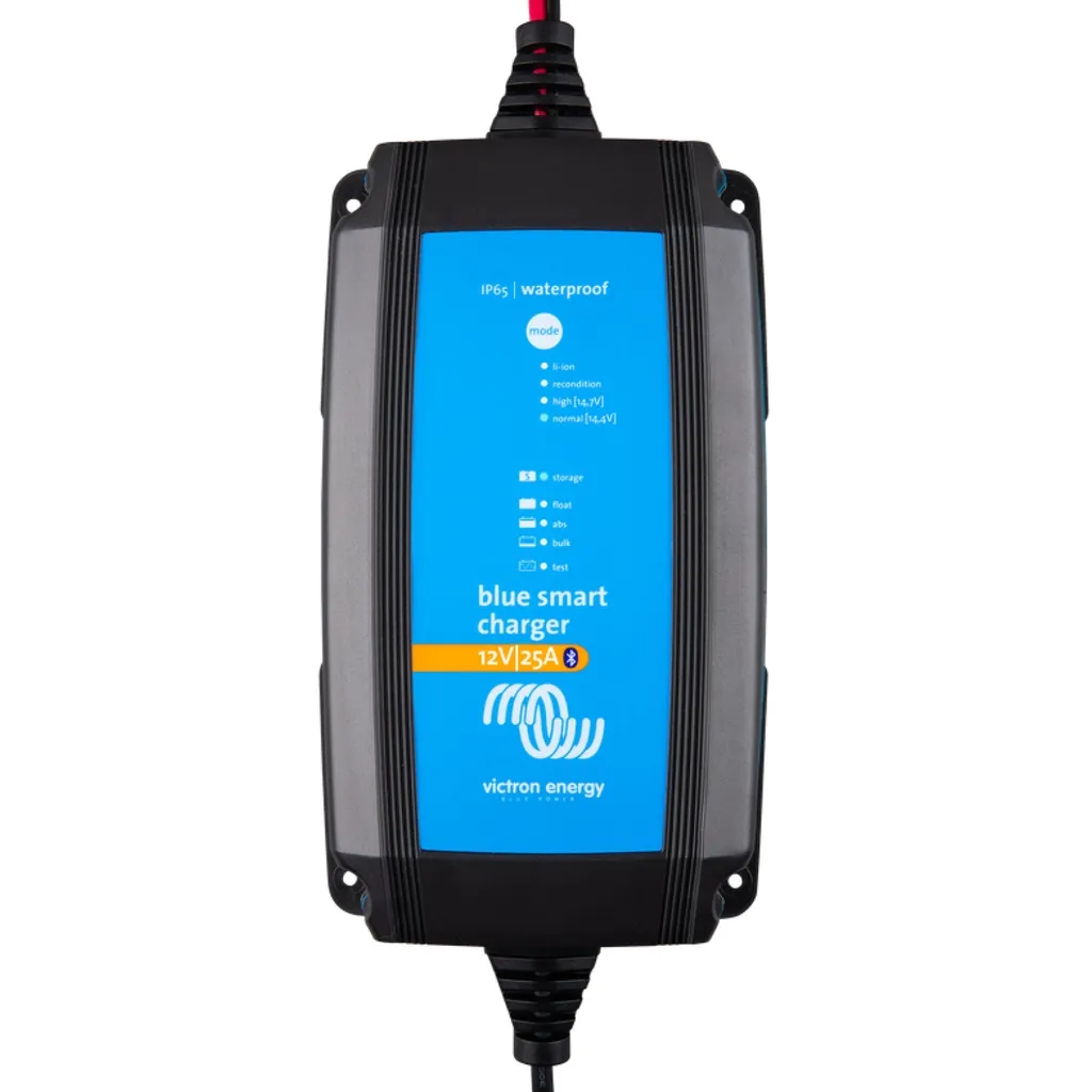 Symbolfoto: Blue Smart IP65 Charger 12/25(1) 230V UK